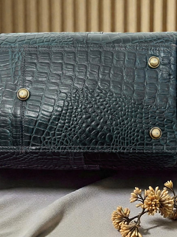 Ya Qalbi Blue Crocodile Texture Full Grain Leather Weekender Bag – The Ultimate Travel Duffle for Men & Women